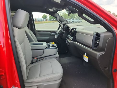 New 2026 GMC Sierra 1500 SLE image 7