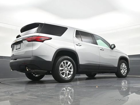 Used 2022 Chevrolet Traverse LS FWD image 34