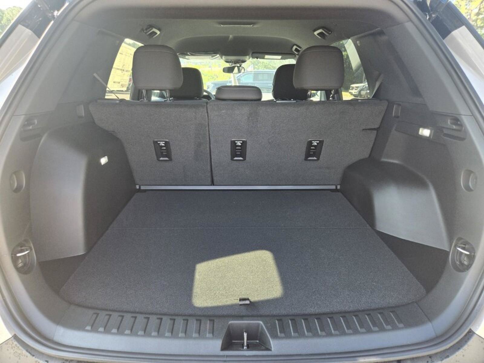New 2027 GMC Terrain Elevation w/ Black Edition FWD image 7