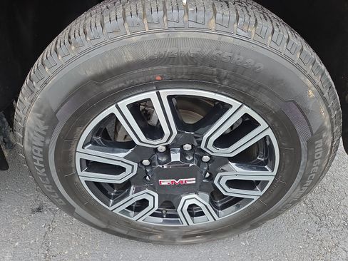 Used 2022 GMC Sierra 2500 AT4 w/ AT4 Preferred Package AWD/4WD image 9