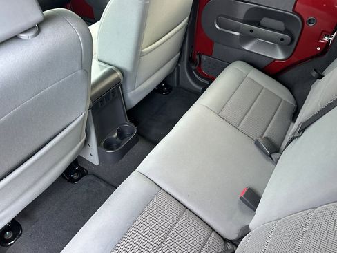 Used 2009 Jeep Wrangler Unlimited Sahara w/ Mopar Chrome Edition Group image 9