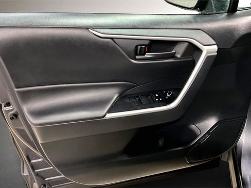 Used 2019 Toyota RAV4 LE image 20
