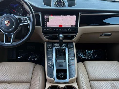Used 2020 Porsche Macan w/ Premium Package Plus image 28