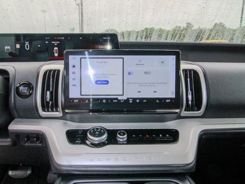Used 2025 Ford Expedition Active AWD/4WD image 29