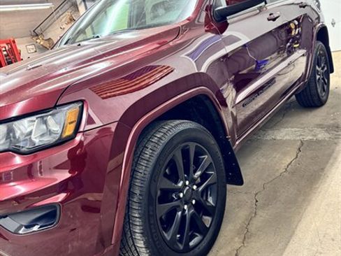 Used 2019 Jeep Grand Cherokee Altitude image 4