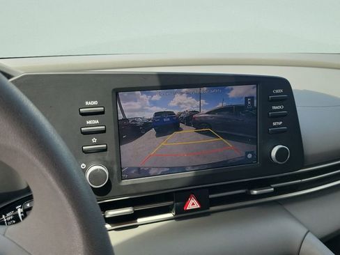 Used 2022 Hyundai Elantra SEL FWD image 13