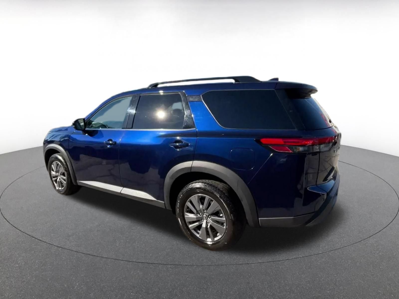 Used 2025 Nissan Pathfinder SV AWD/4WD image 9