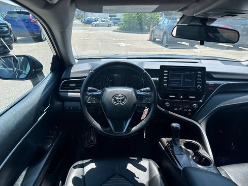 Used 2021 Toyota Camry SE w/ Cold Weather Package FWD image 11