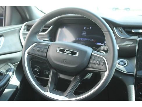 Used 2024 Jeep Grand Cherokee L Altitude AWD/4WD image 16