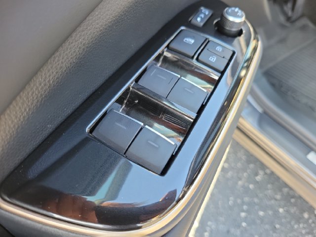 Used 2024 Toyota Crown Platinum AWD/4WD image 23
