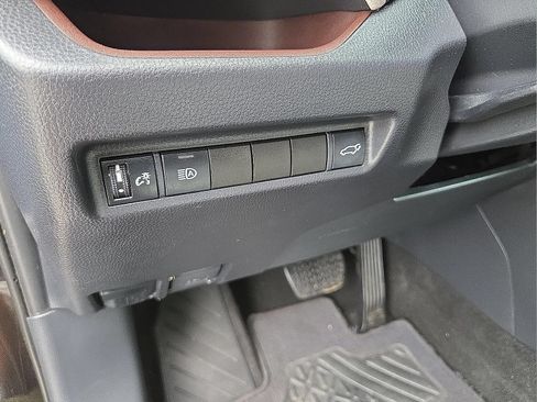 Used 2019 Toyota RAV4 Limited FWD image 11