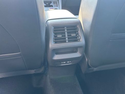 Used 2026 Volkswagen Tiguan SE FWD image 24