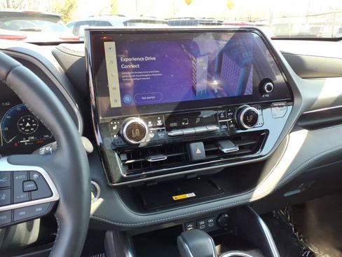 Used 2023 Toyota Highlander Limited AWD/4WD image 9