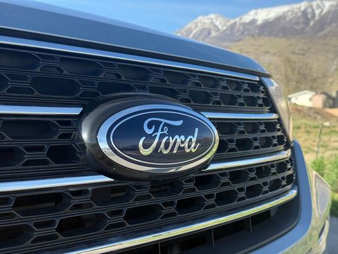 Used 2024 Ford Explorer XLT w/ Equipment Group 202A AWD/4WD image 17