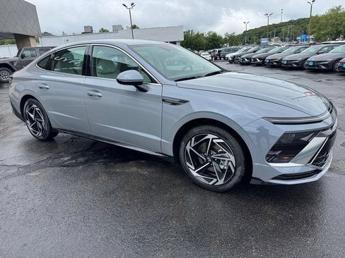 New 2026 Hyundai Sonata SEL FWD image 3
