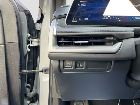 Used 2025 Cadillac XT4 Sport image 10