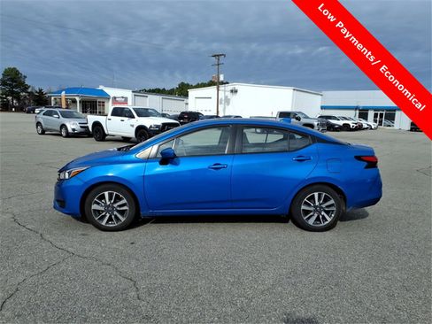 Used 2023 Nissan Versa SV image 2