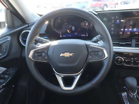 Used 2025 Chevrolet Trax LT w/ LT Convenience Package image 15