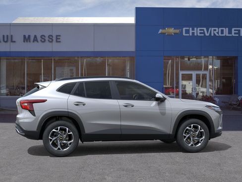 New 2026 Chevrolet Trax LT w/ Driver Confidence Package FWD image 5