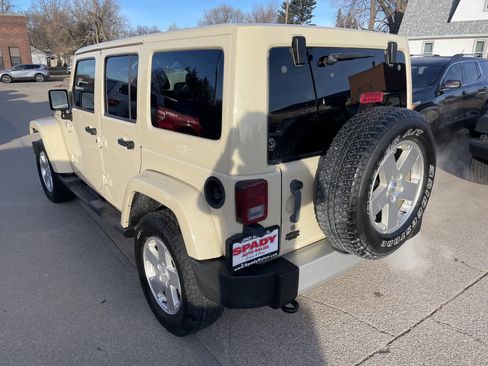 Used 2011 Jeep Wrangler Unlimited Sahara w/ Connectivity Group AWD/4WD image 9