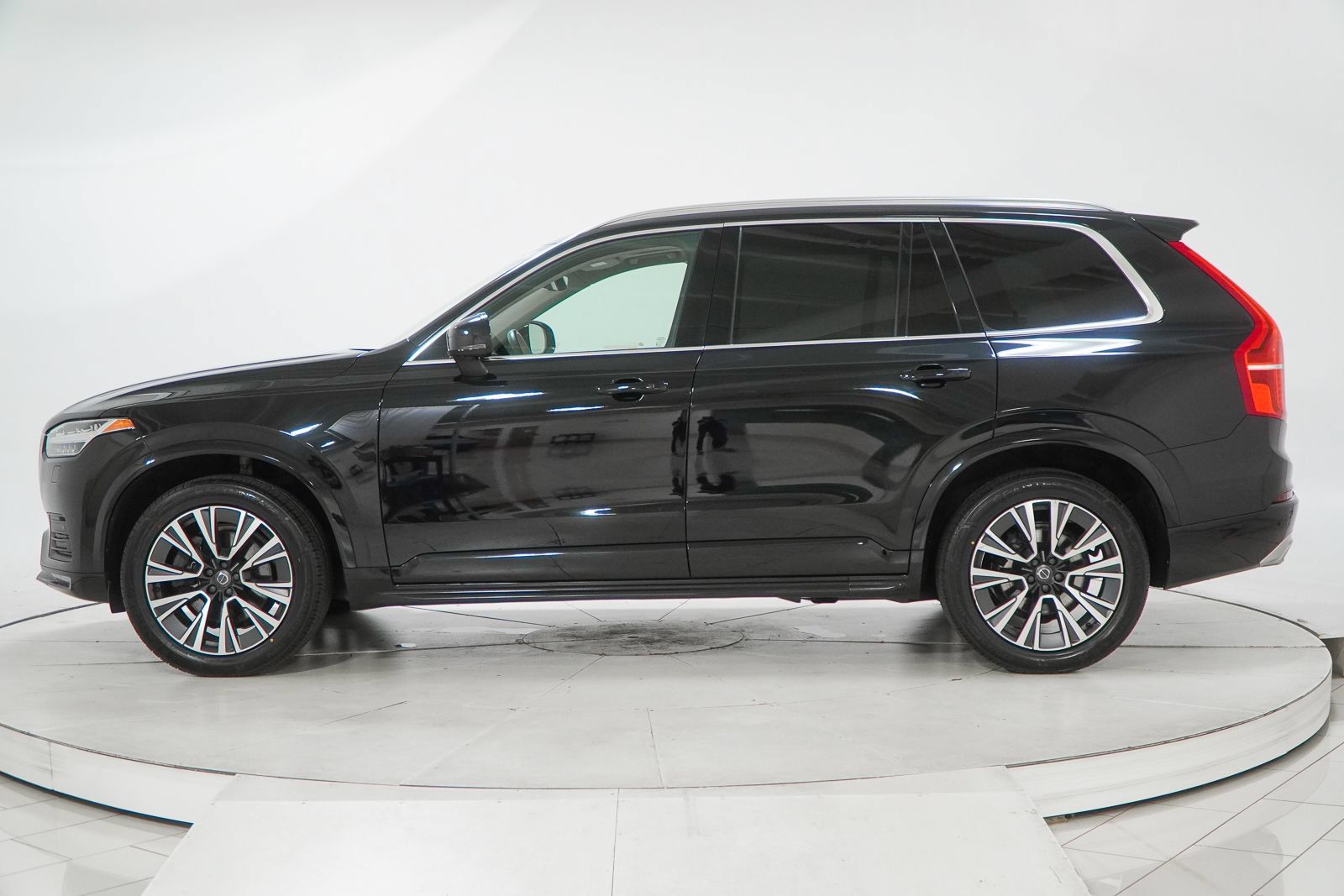 Used 2020 Volvo XC90 T6 Momentum w/ Protection Package Premier AWD/4WD image 5
