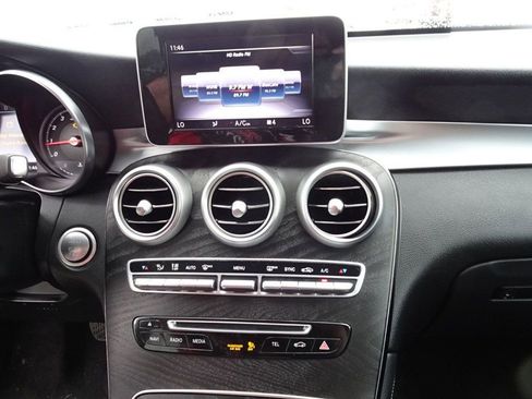 Used 2018 Mercedes-Benz GLC 300 4MATIC w/ Premium Package image 16