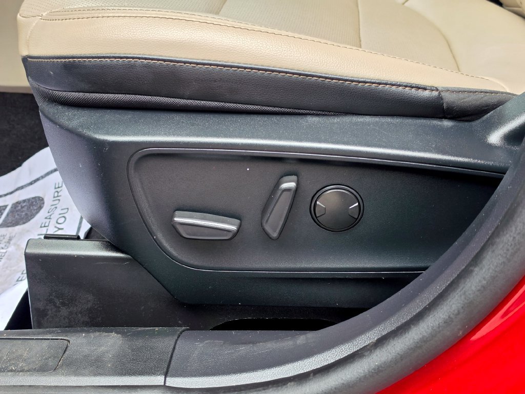 Used 2020 Ford Escape SEL FWD image 18