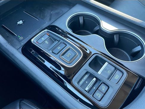 Used 2025 Honda Pilot Touring image 17