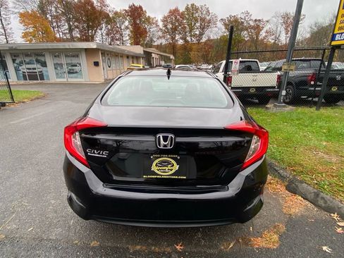 Used 2018 Honda Civic EX image 4