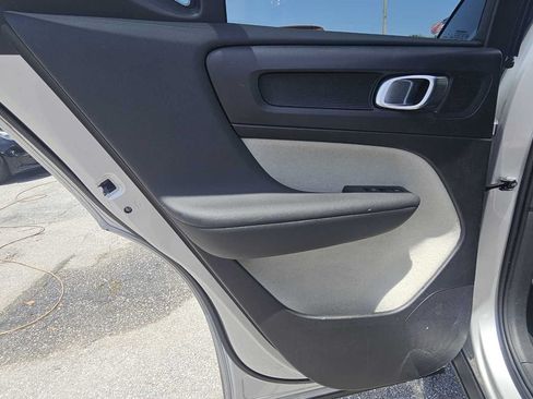 Used 2019 Volvo XC40 T5 Momentum AWD/4WD image 21