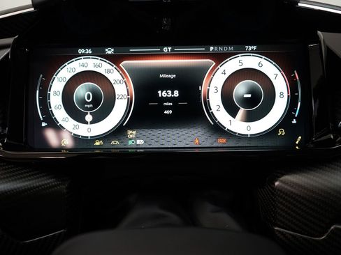 Used 2025 Aston Martin Vanquish image 14