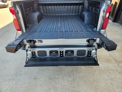 Used 2024 Chevrolet Silverado 1500 High Country w/ Technology Package image 34