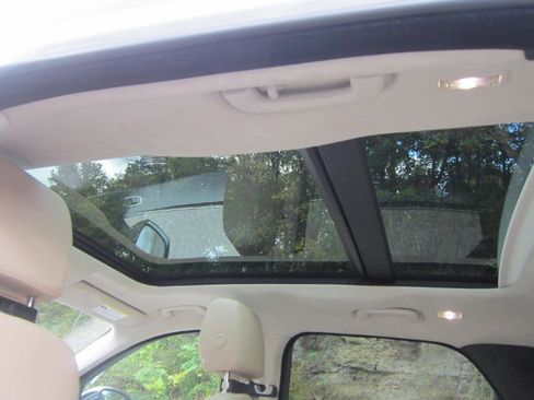 Used 2019 Jaguar F-PACE Premium image 10