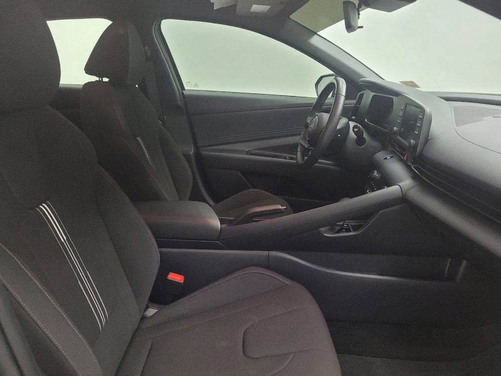 Used 2025 Hyundai Elantra Sport FWD image 21