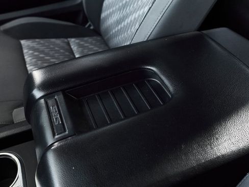 Used 2019 Toyota Tundra SR5 w/ SR5 Upgrade Package AWD/4WD image 42