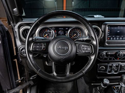 Used 2021 Jeep Gladiator Sport image 18