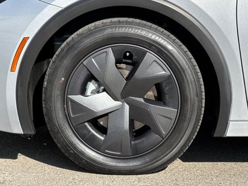 Used 2024 Toyota Prius LE image 28