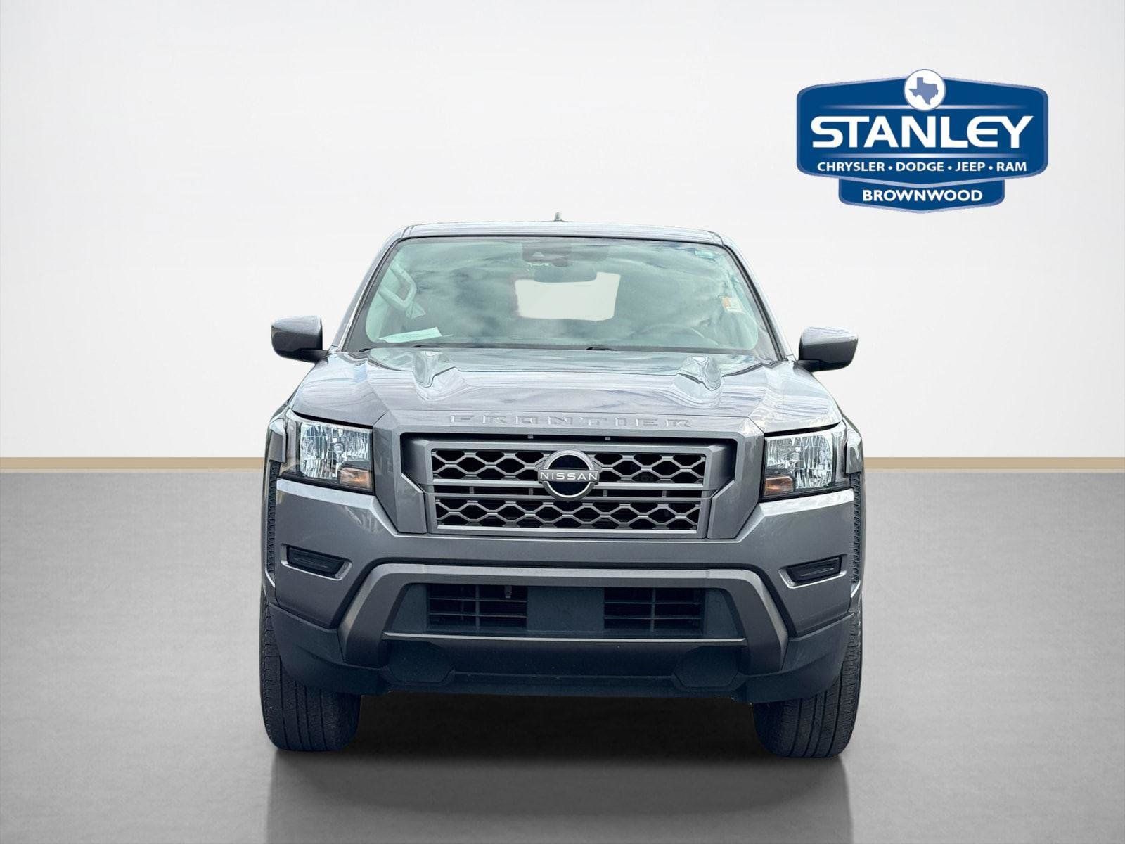 Used 2022 Nissan Frontier SV RWD image 2