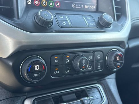 Used 2023 GMC Acadia SLT FWD image 18