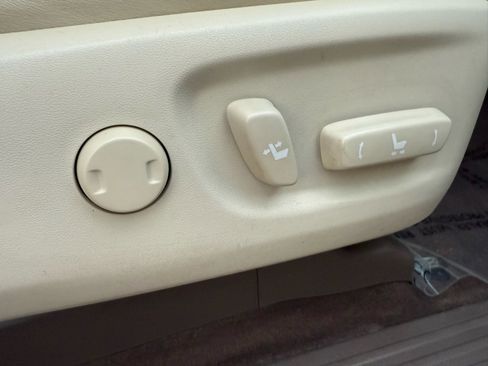 Used 2012 Lexus GX 460 image 32