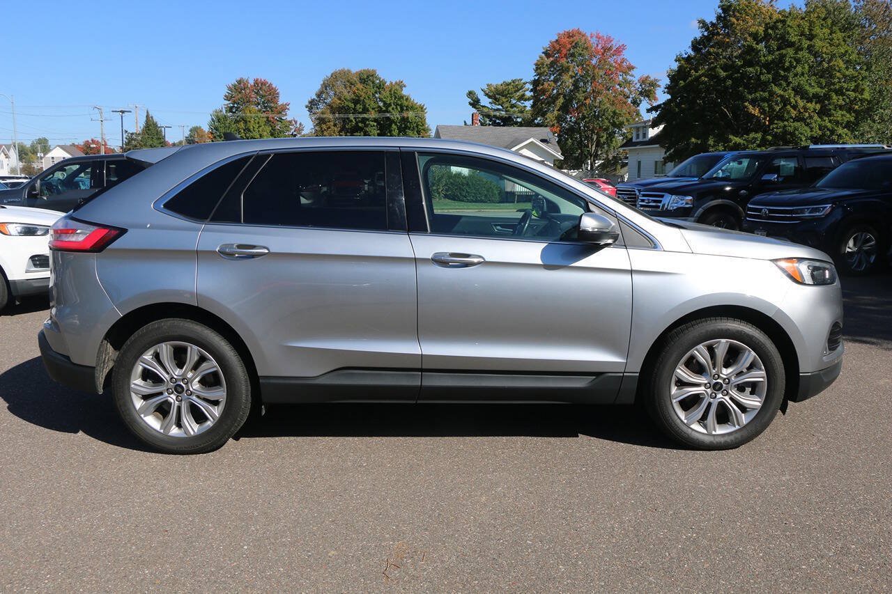 Used 2024 Ford Edge Titanium AWD/4WD image 2