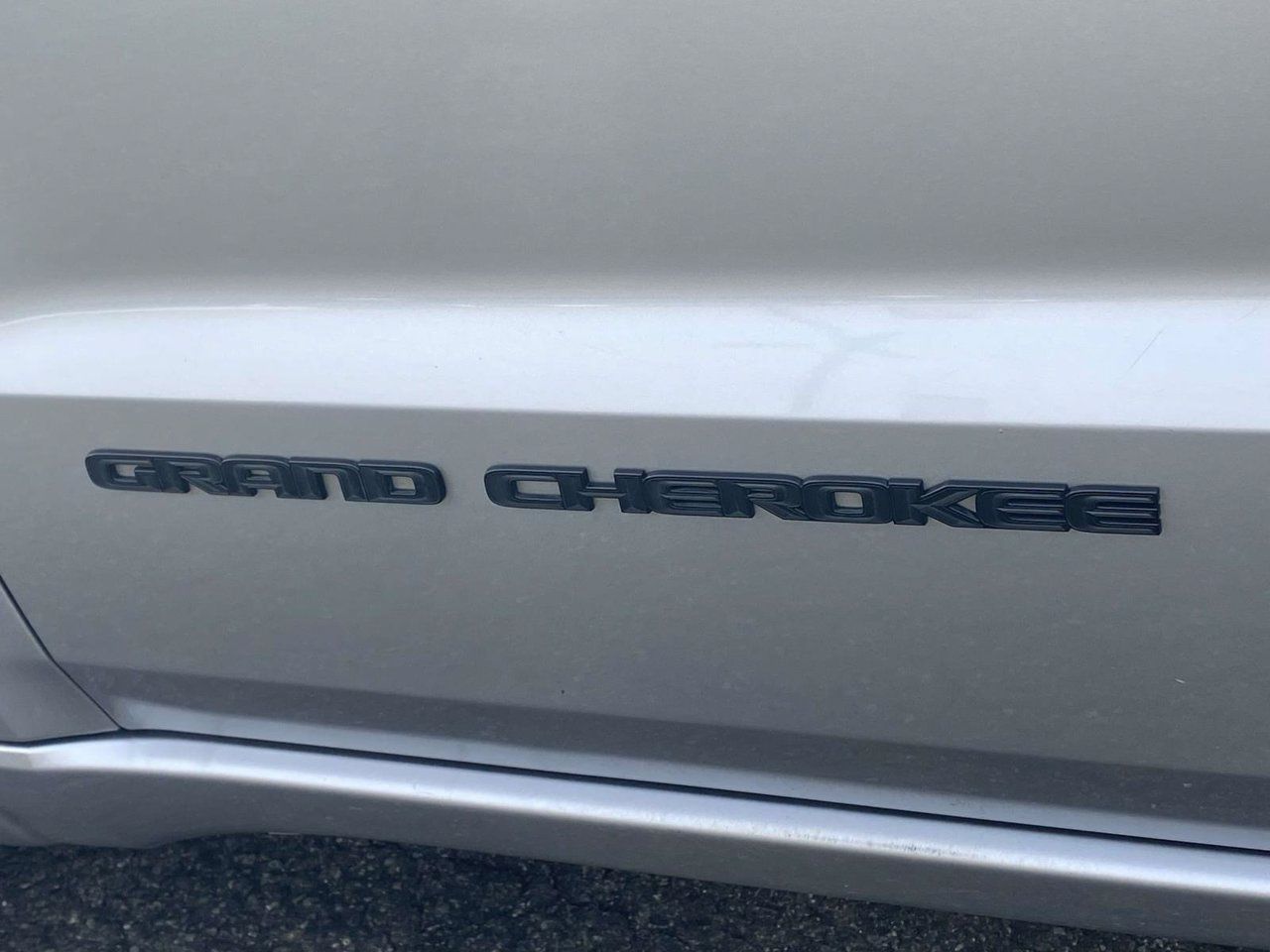 Used 2017 Jeep Grand Cherokee Altitude AWD/4WD image 18