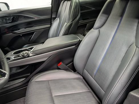 Certified 2024 Cadillac Lyriq Luxury AWD/4WD image 9