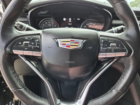 Used 2023 Cadillac XT6 Premium Luxury w/ Technology Package FWD image 5