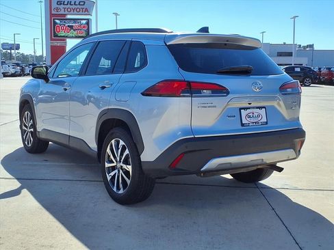 Certified 2025 Toyota Corolla Cross XLE image 2