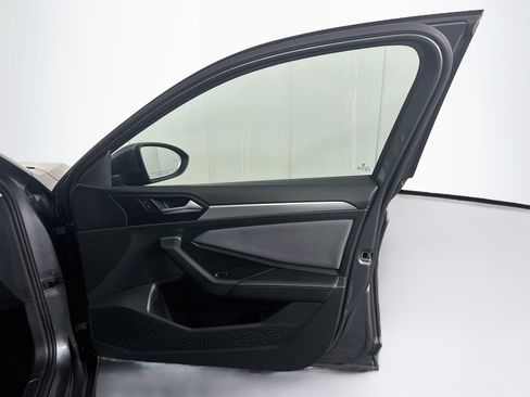 Used 2025 Volkswagen Jetta SE FWD image 31