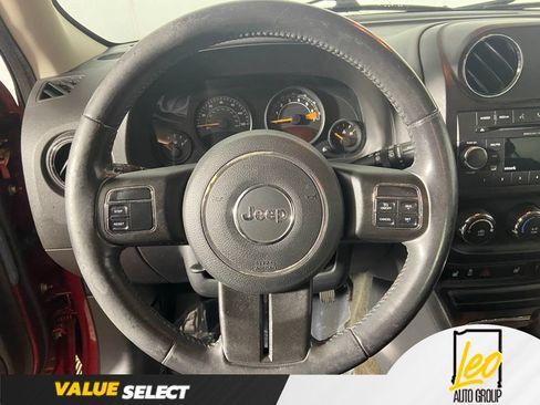 Used 2014 Jeep Patriot Latitude AWD/4WD image 11