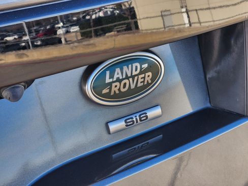 Used 2019 Land Rover Discovery SE image 11