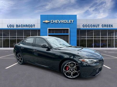 Used 2022 Alfa Romeo Giulia Veloce RWD image 1