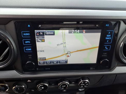 Used 2018 Toyota Tacoma TRD Sport image 23